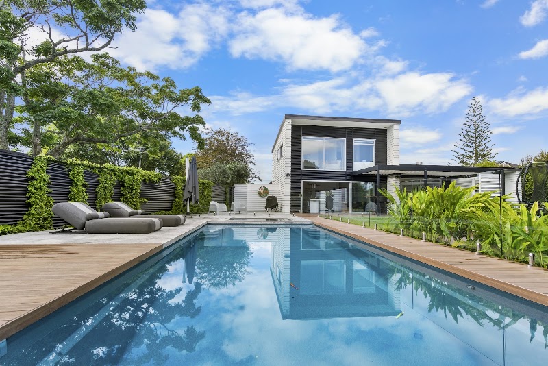 Compass Pools Australia - Manufacturing