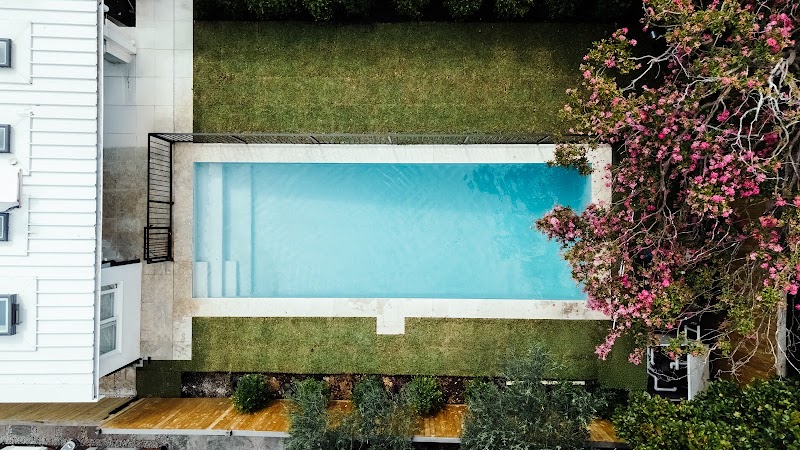 Estate Pools